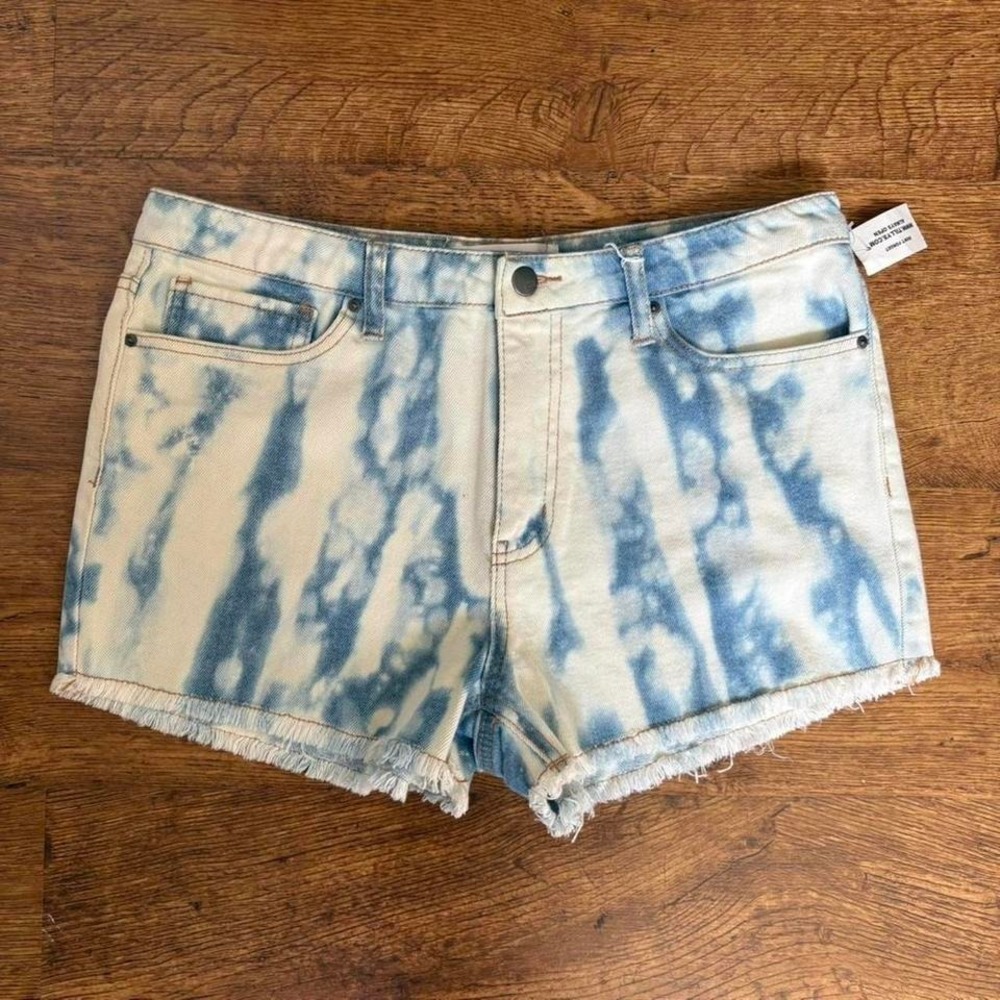 RSQ mid rise fray blue tie dye denim shorts, new with tags but with imperfection